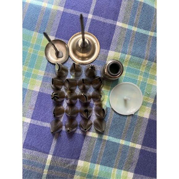 Vintage Cake Piping Tips - Picture 1 of 6
